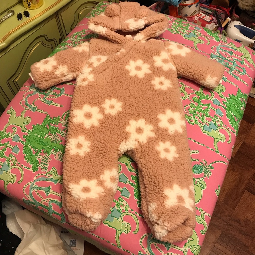 Snug floral Sherpa bodysuit snowsuit size 3/6 months
